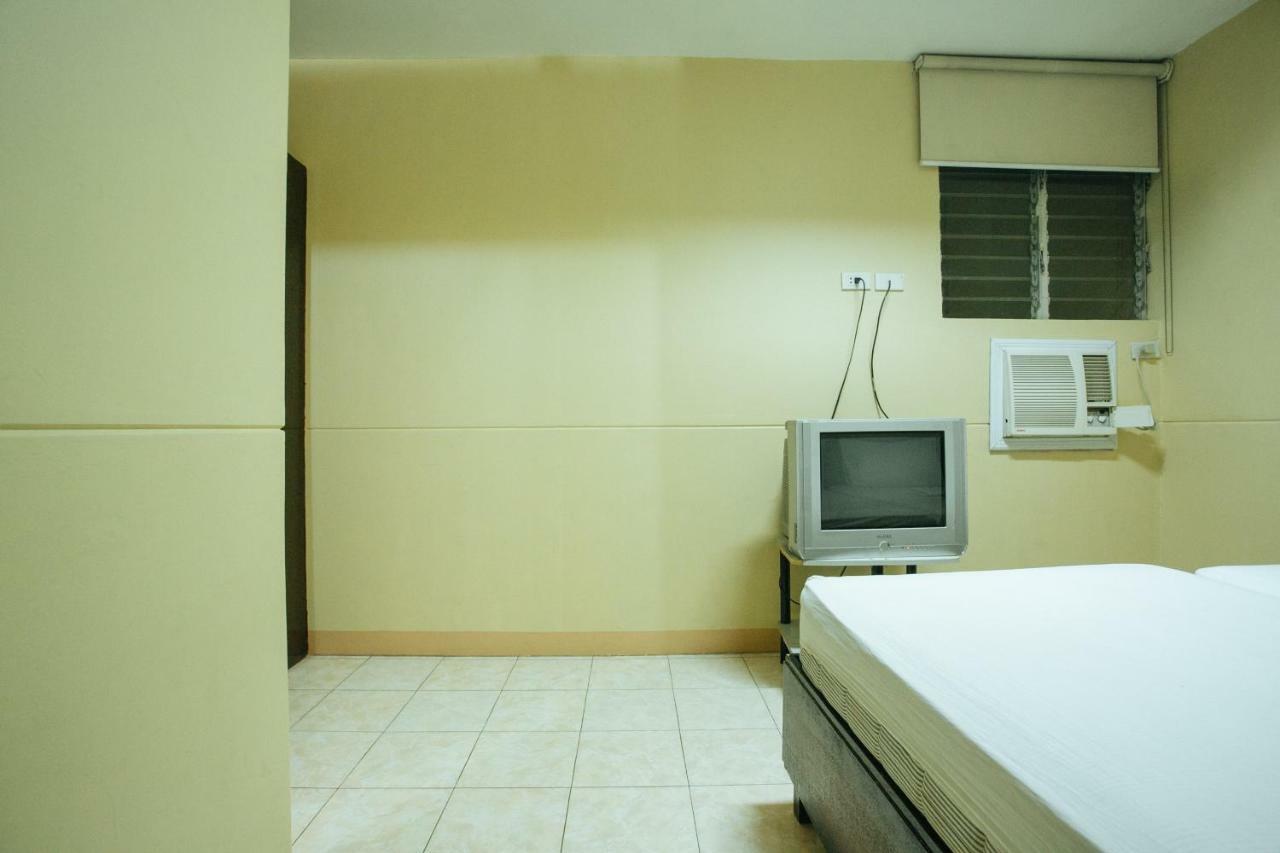 Gv Hotel - Talisay City Екстер'єр фото